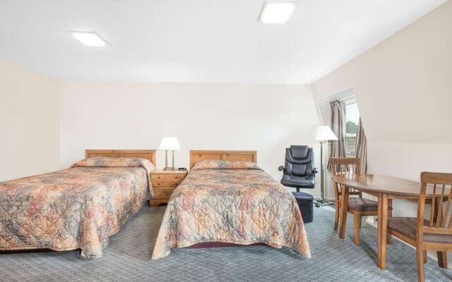 Knights Inn New Philadelphia