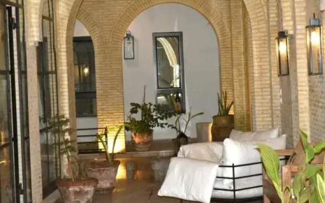 Sarra Hotel