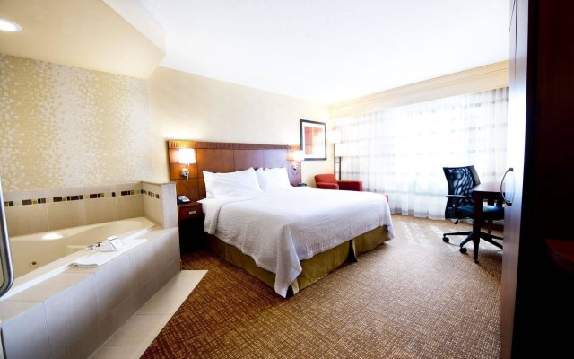 Courtyard by Marriott Mississauga - Airport Corporate Centre West