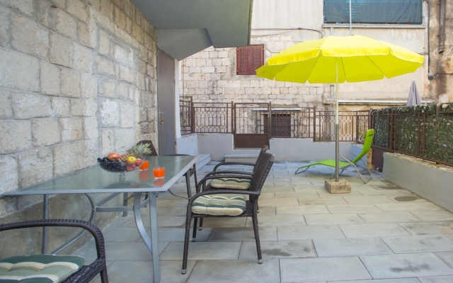 Apartment Zdrav - with big terrace: A1 Split, Riviera Split