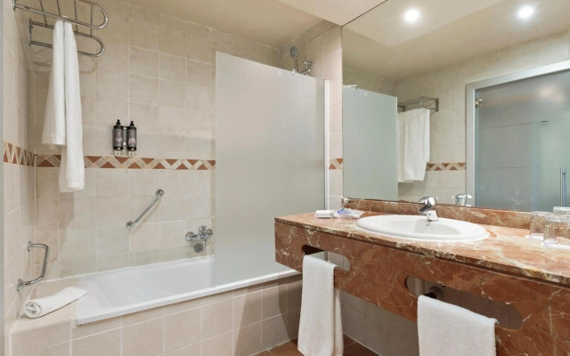 Avonmore Hotel Cartwright Gardens