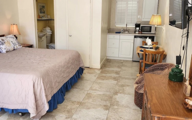 Silver Sands Motel