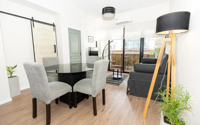 "El Farolito Apartment"