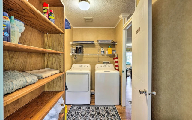 Cozy Steinhatchee House w/ Fire Pit & Grill!