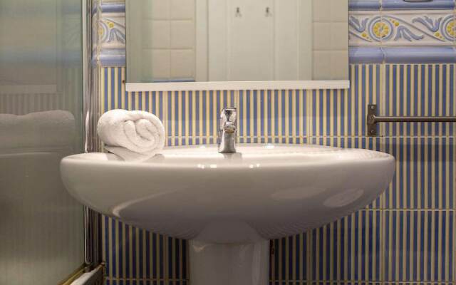 Cozy Apartment for 4 near Sol