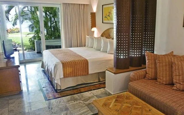 Sunset Lagoon, Cancún, Mexico