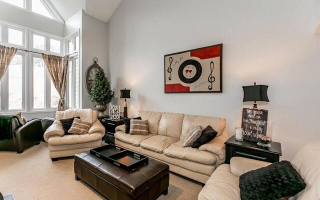 Blue Mountain, 3 Bedroom, Slopeside, Chateau Ridge 212