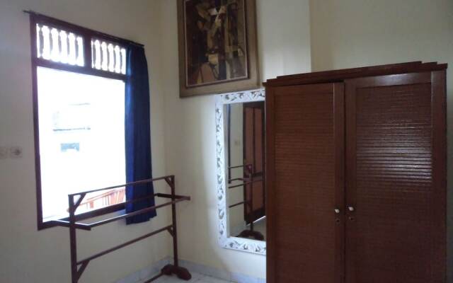 Brata Home Stay