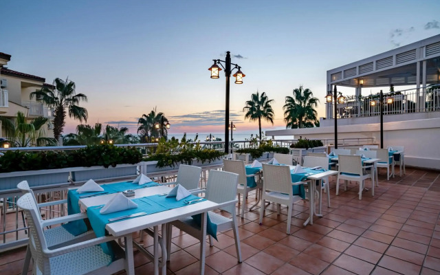 İz Flower Side Beach Hotel