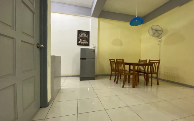 OYO 90212 Anna Kota Apartment