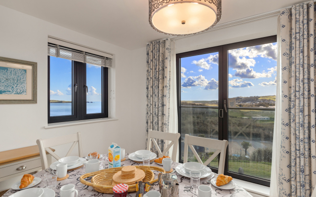 Apartment 8 Waterstone House - Luxury Apartment Sea Views Pet Friendly