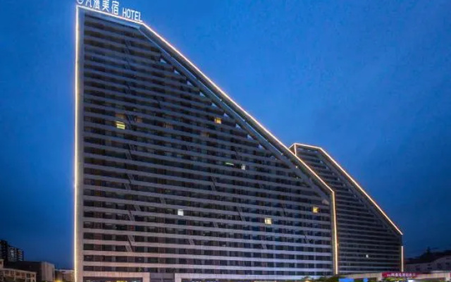 Fanman Meisu Hotel (Chengdu Qingbaijiang East Railway Station Wanda Plaza)