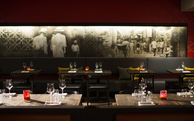 Renaissance Montreal Downtown Hotel