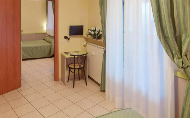 Hotel Arco Romana