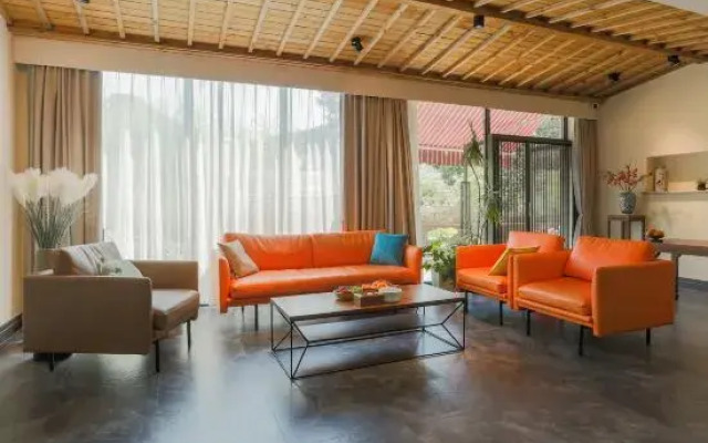 Two Mountains Villa & Courtyard