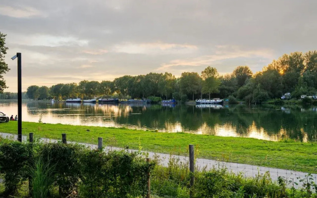 Bungalow With Pool Access