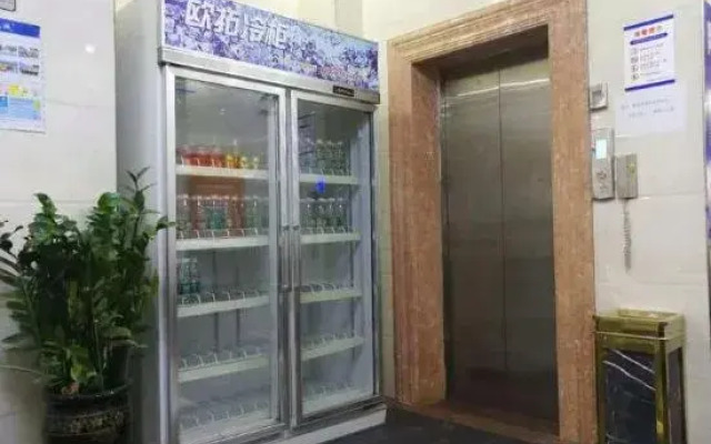 BANANA HOTEL (Shenzhen Airport Hourui Metro Station Branch)