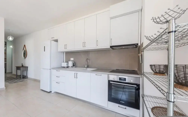 Urban Scene - Free Parking