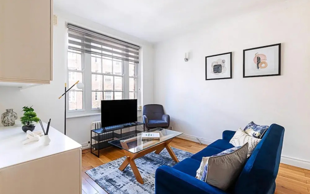 Modern 2 Bedroom Flat Near Queensway