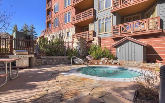 Tucker Mountain at Center Village by Copper Mountain Lodging