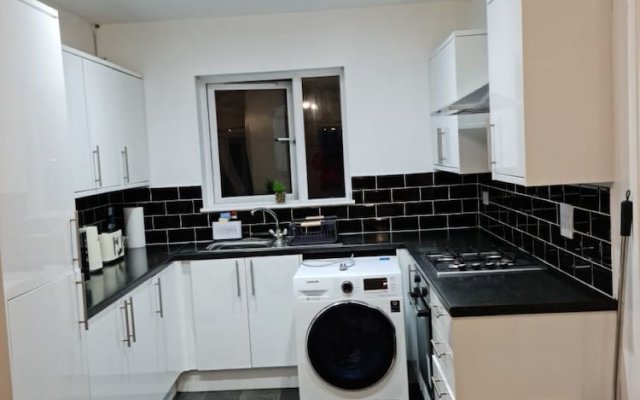Impeccable 4-bed House Near Manchester City Centre