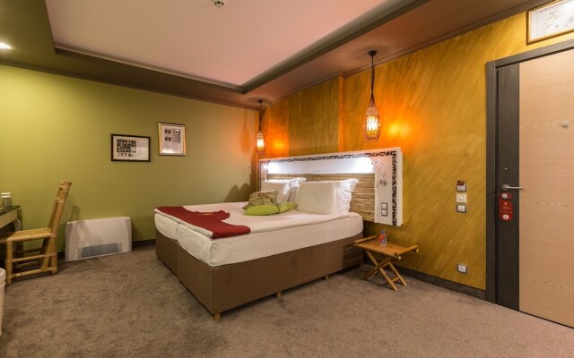 Diplomat Plaza Hotel & Resort