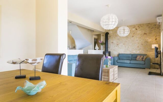 Unique Villa Ratzakli