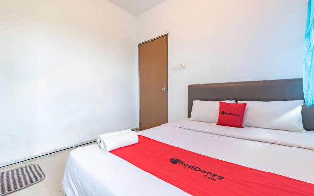 RedDoorz Plus Near Kepri Mall – Guest Rooms – Batam