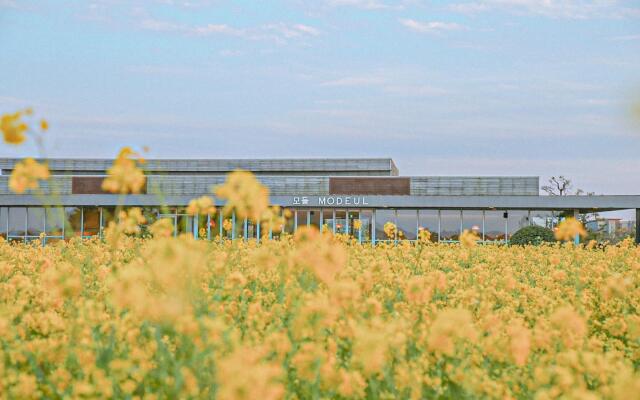 Phoenix Island Ocean Star Resort