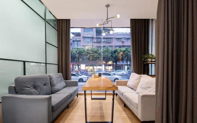 Yijia Lijing Hotel (Pengzhou No. 1 Middle School Store)