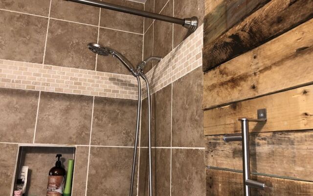 Becky & Marvels 420 Stay (Private Room)