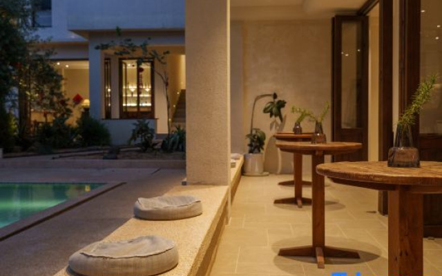 Dali Mountainside Hotel