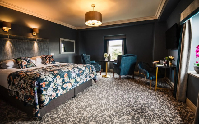 Falls Hotel & Spa