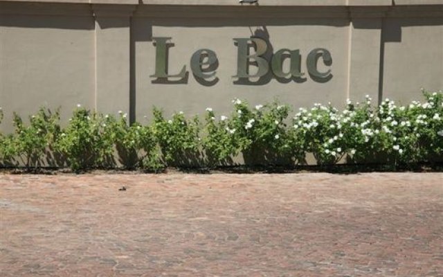 Le Bac Estates