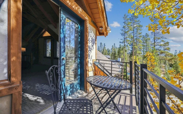 American Way Chalet 5 Bedroom Home