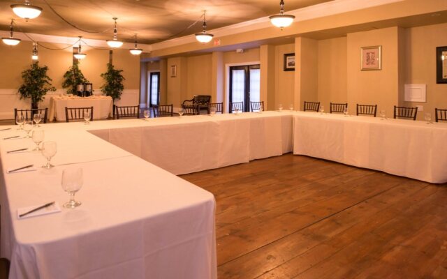 Niagara Crossing Hotel & Spa