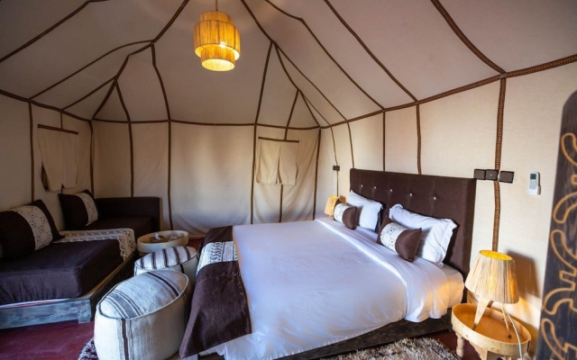 Merzouga  Aicha Luxury Camp