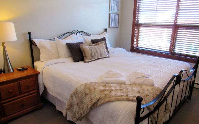 Tremblant les Eaux by Les Suites