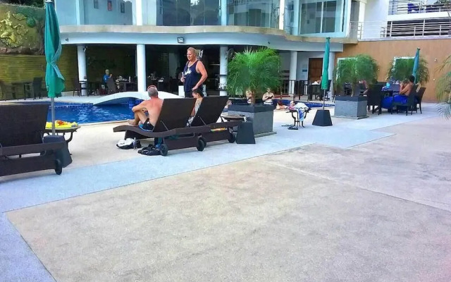 Beststayinphuket Poolview