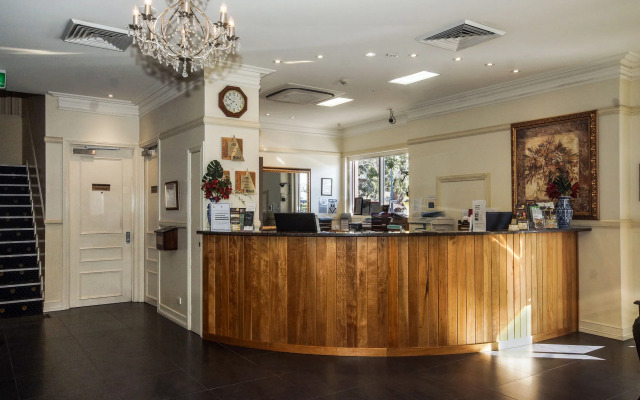 Isa Hotel