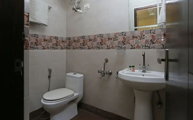 Oyo 4930 Home Stay Em Residency