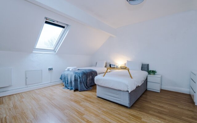 The Seedley 4 Bedroom House - Salford