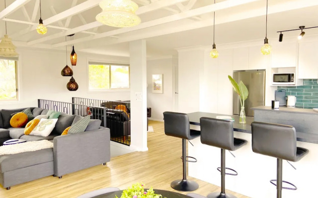 Treeview - A Beautiful 3-bed House in Kiama