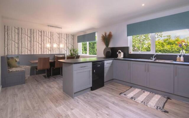 Calm Scottish Country Escape with Hot Tub Sleeps 6