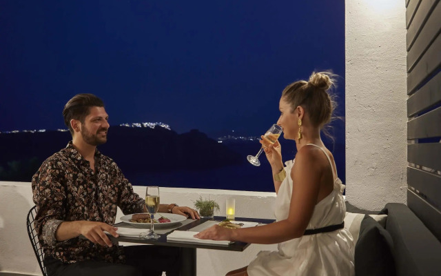 Mr and Mrs White Oia – Santorini