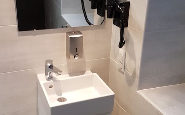 Logis Hotel Yseria - Historical Center