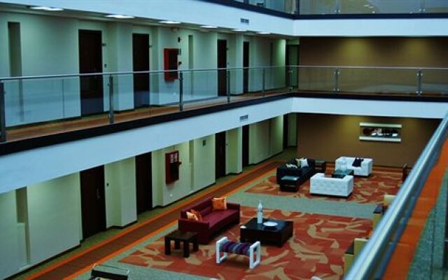 Altamira Village Hotel & Suites