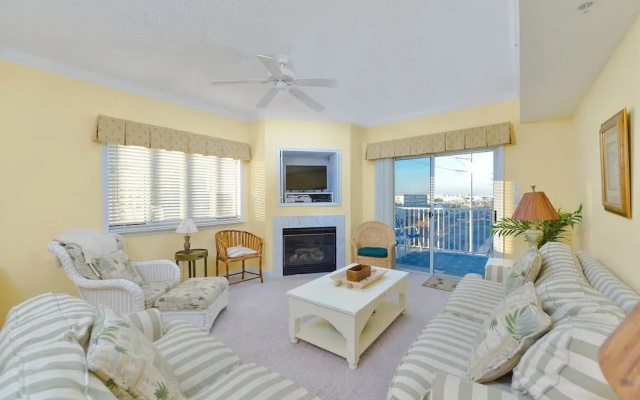 Astoria 402 by RedAwning