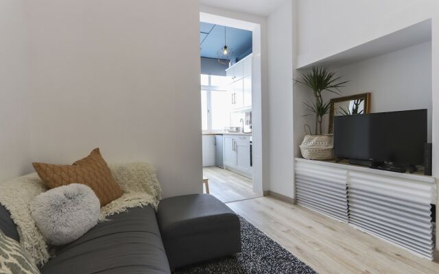 Almirante Blue by Homing