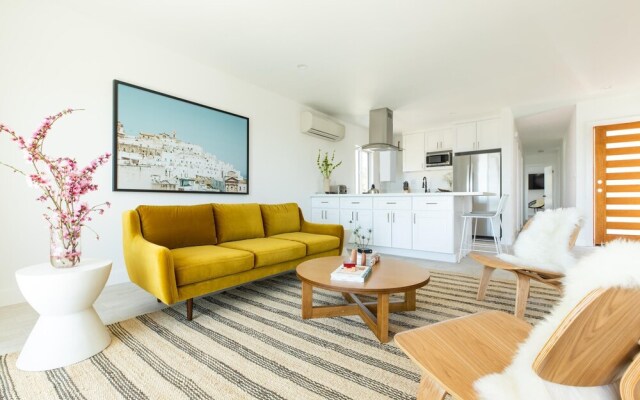 Avalon I by Avantstay Contemporary San Diego Condo w/ Large Patio